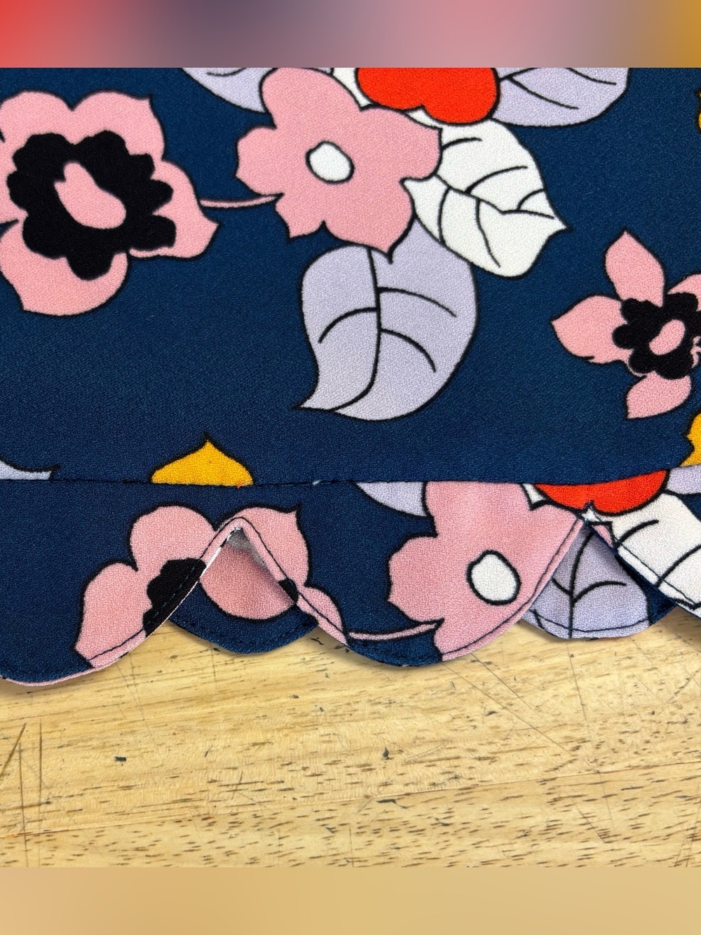 EUC Victoria Beckham Navy Floral Print Blouse w/Scalloped Sleeves and Hem - Picture 6 of 7